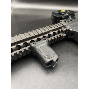 Airsofter One of One E&C M4 SOPMOD Block 2 12 Inch QR 1.0 EGV, Dark Earth